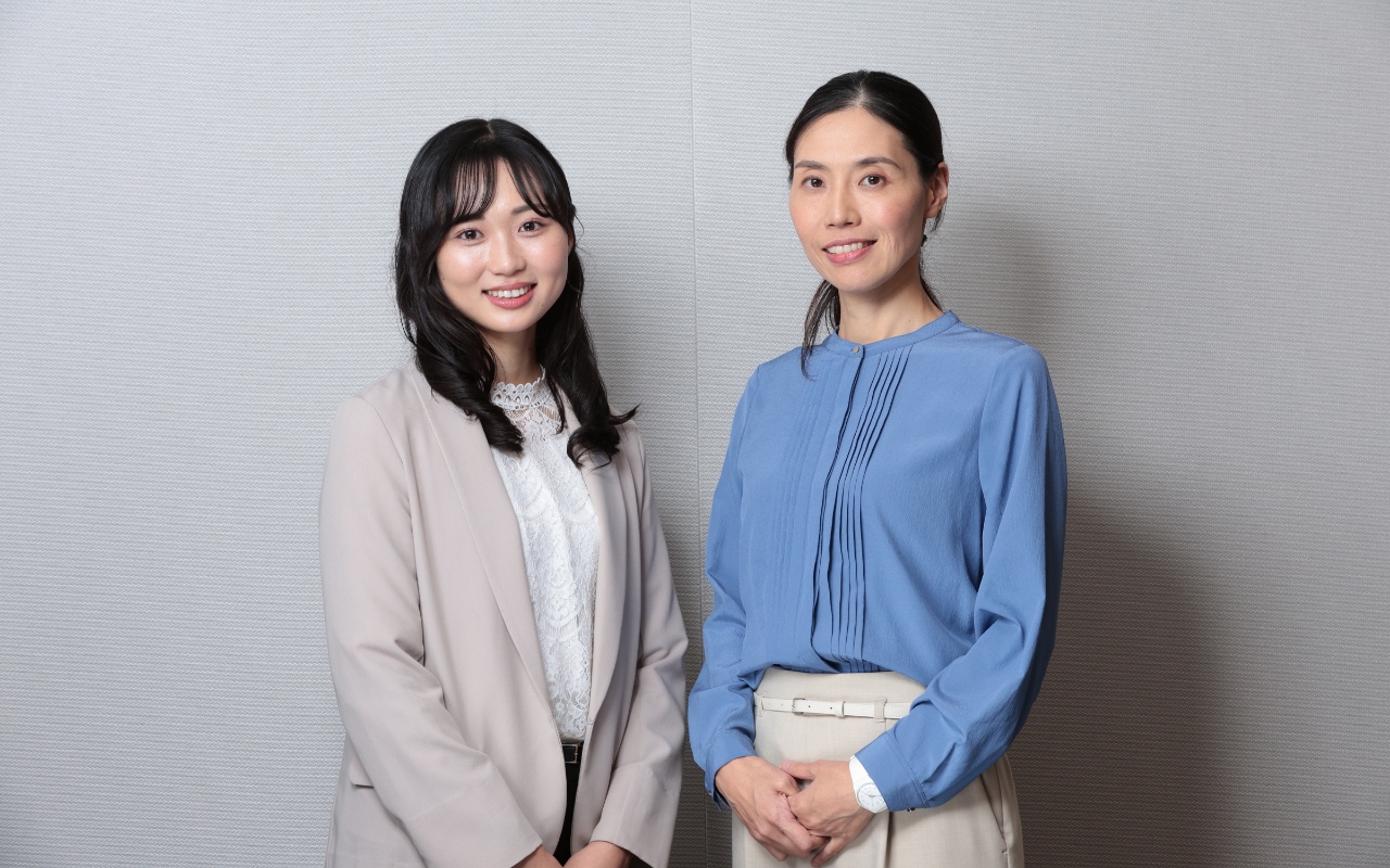 Photo of HAYASHI Kaori (right), OKADA Yuno (left)