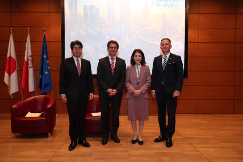 Photo of Governor HAYASHI at the event 1