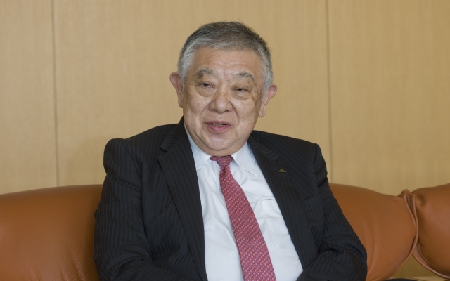 Photo of YAMANAKA Yasuhiro, president and CEO, explained in detail the story of the company’s founding, its expansion into Gifu and the prospects for its overseas operations.
