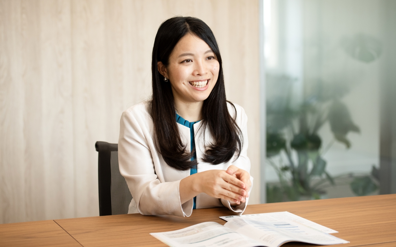 Photo of IMAI Minami, Representative, during the interview at the JBIC Representative Office in Paris.