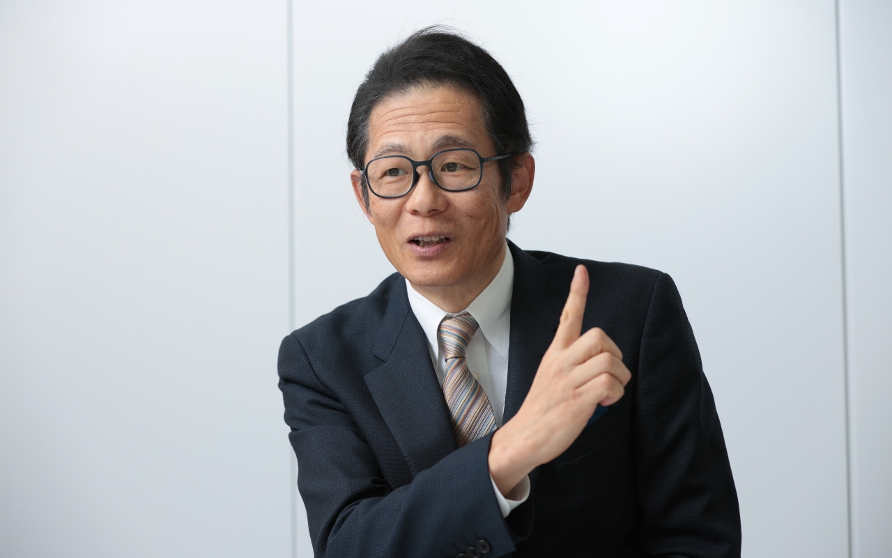 Photo of While minimizing risk and raising profits, KOBAORI aims to contribute to society. The company’s president, KOBAYASHI Shingo states emphatically that “Problems will arise if you only consider profits.”