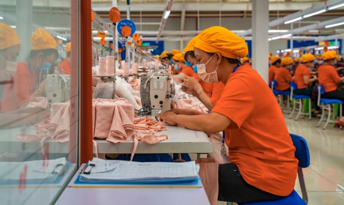 Photo of Vietnam is growing increasingly important in the supply chains of Japanese companies. (Photo: A garment factory in an industrial park in Ho Chi Minh City)