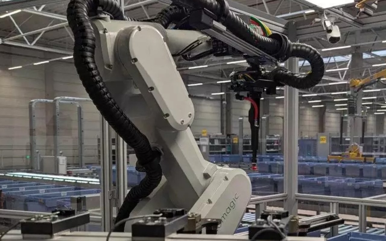 Photo of Poland is gaining attention as a startup hub. Nomagic, providing AI-powered robotic arms for logistics operations, is one of ff Red & White’s portfolio companies