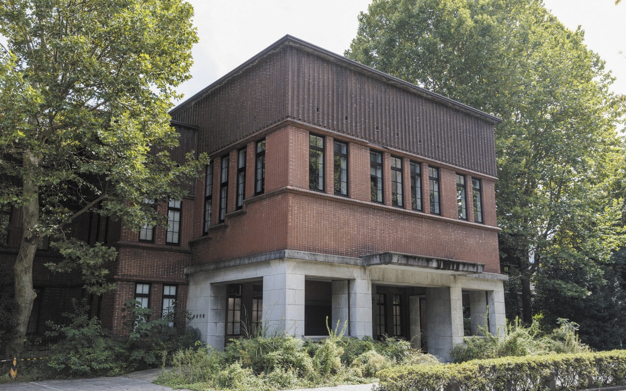 UTECはVC事業の成果をもとに、東京大学をはじめとした大学への還元を継続的に行い、研究者や学生への支援を強化している。本社オフィスは、写真の東京大学南研究棟内にあるの画像