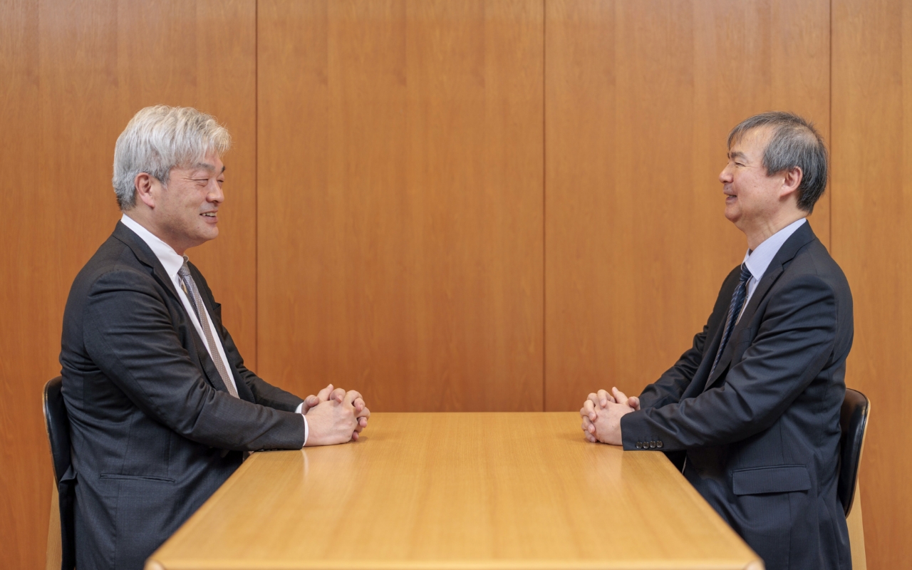 鈴木一人さんと菊池 洋の画像