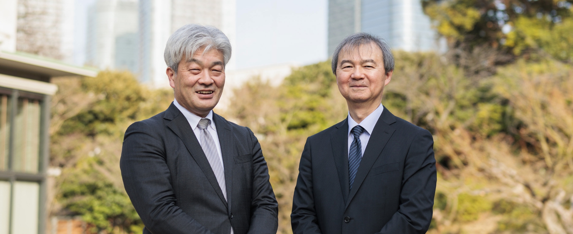 （左）地経学研究所長・東京大学公共政策大学院教授鈴木一人さん、（右）JBIC 常務取締役菊池 洋の画像