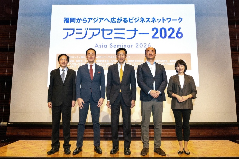 栗原毅氏と登壇者の写真